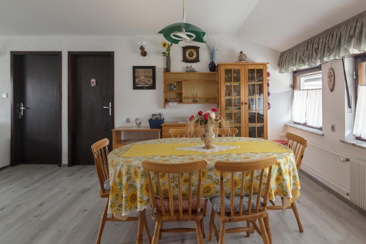 Family Apartment Nakiteya Любляна Екстер'єр фото